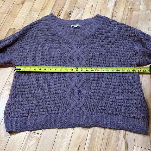 American Eagle V Neck Cable Knit Sweater - Picture 6 of 7
